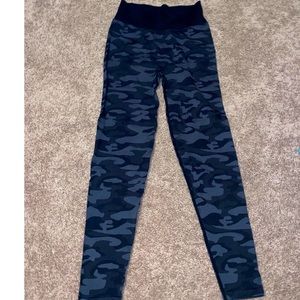 Victoria’s Secret PINK Black Camo Scrunch Bottom High Waisted Active Leggings